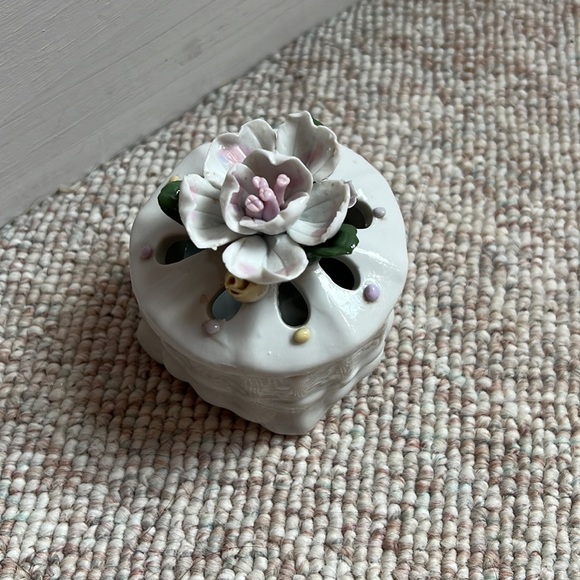 Vintage Trinket Box - Picture 2 of 4